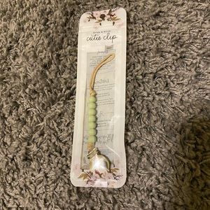 Sage Gentry Cutie Clip